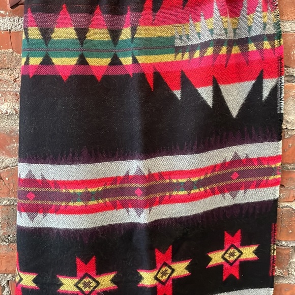 Brand new Carmel scarf by Pistil. - Picture 2 of 2